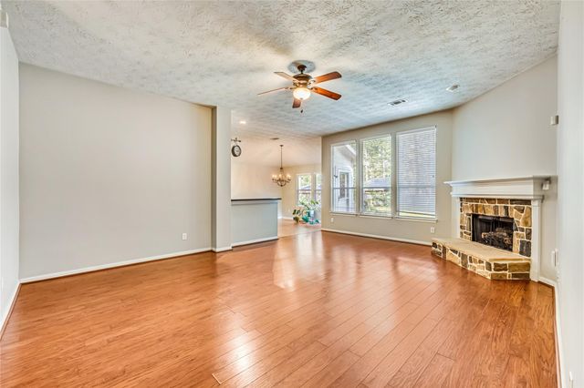 914 Mesquite Drive, Magnolia, TX 77354