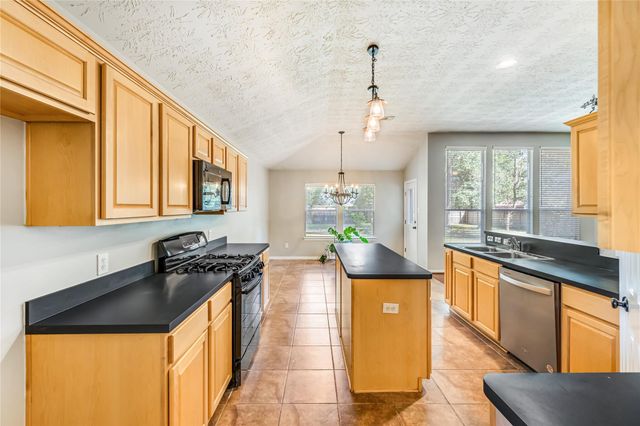 914 Mesquite Drive, Magnolia, TX 77354