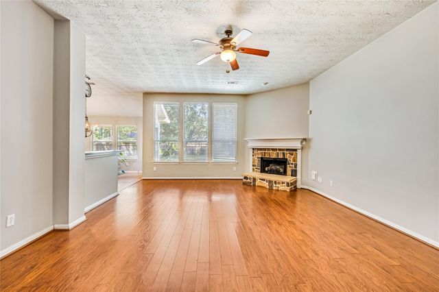 914 Mesquite Drive, Magnolia, TX 77354