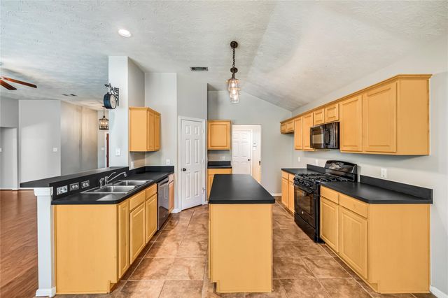 914 Mesquite Drive, Magnolia, TX 77354