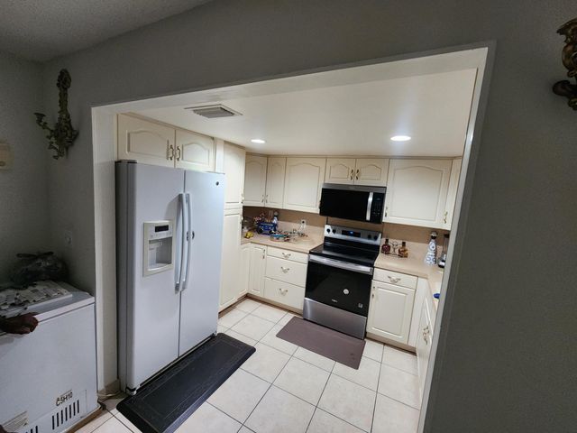 816 NW 8th Avenue, Boynton Beach, FL 33426