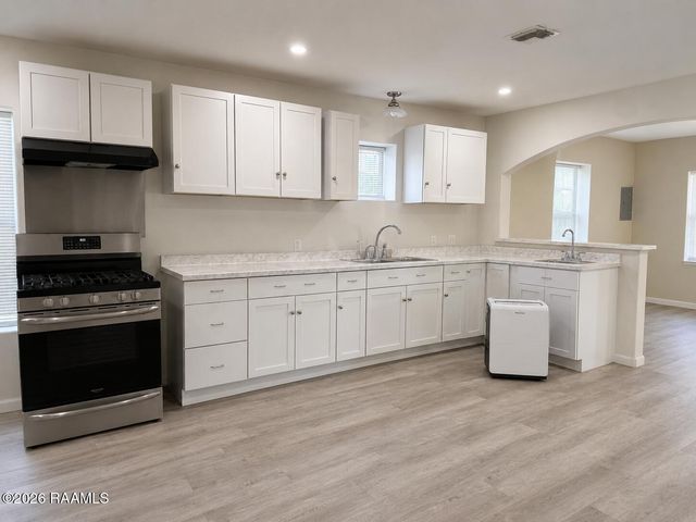 125 Delasalle Drive, New Iberia, LA 70560