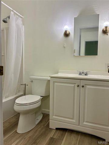 124 Conway Cove Drive, Chesterfield, MO 63017