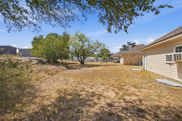 305 Pecan DR, Kingsland, TX 78639