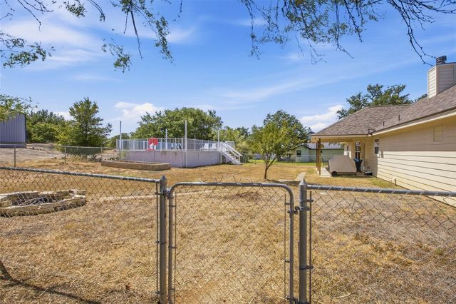 305 Pecan DR, Kingsland, TX 78639