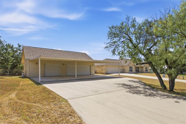 305 Pecan DR, Kingsland, TX 78639