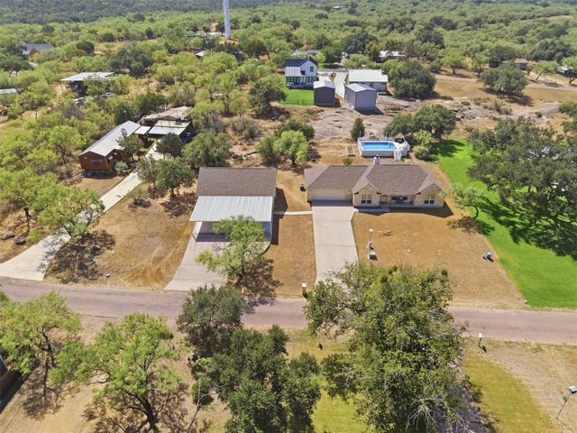 305 Pecan DR, Kingsland, TX 78639