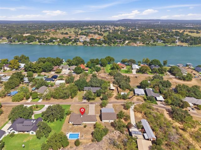 305 Pecan DR, Kingsland, TX 78639