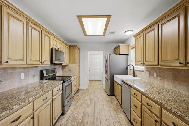 305 Pecan DR, Kingsland, TX 78639