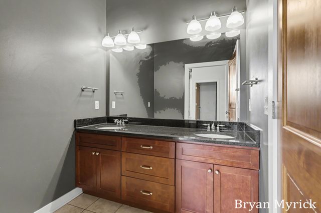 533 Columbia Avenue 107, Holland, MI 49423