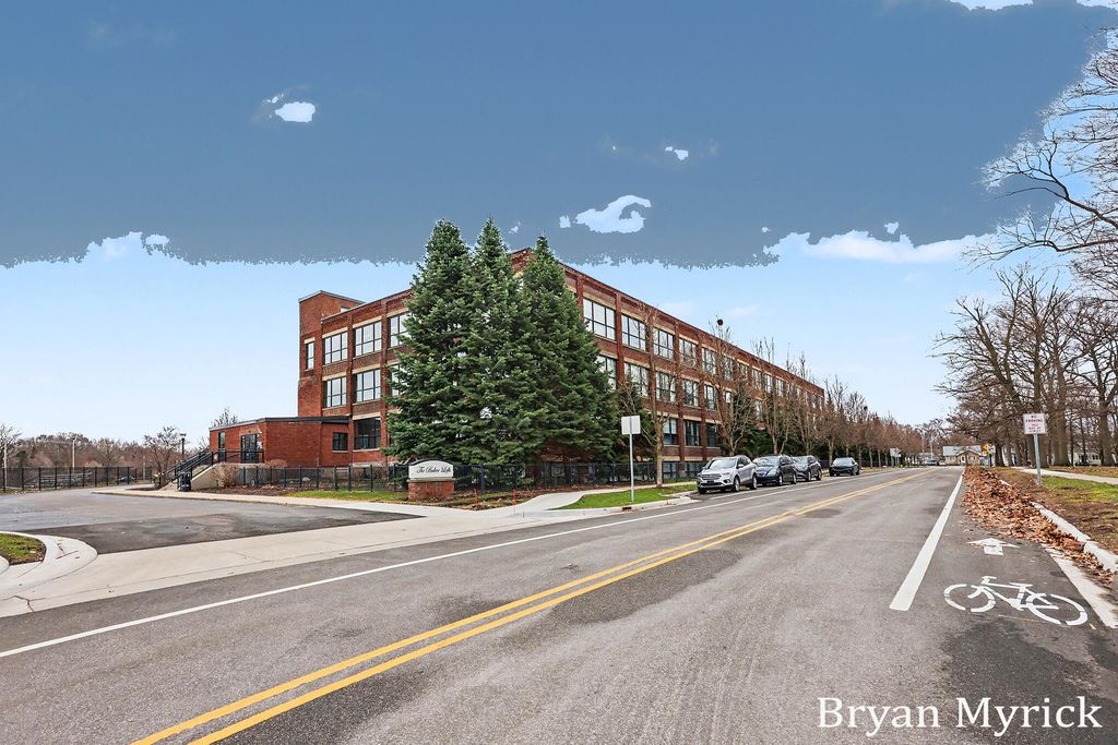 533 Columbia Avenue 107, Holland, MI 49423