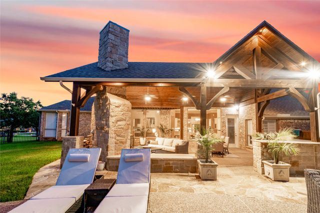 324 E Carruth Lane, Double Oak, TX 75077
