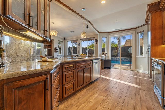 2318 California St, Escalon, CA 95320