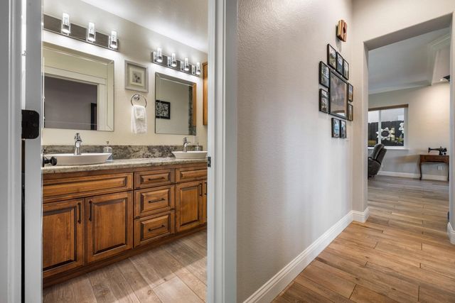 2318 California St, Escalon, CA 95320