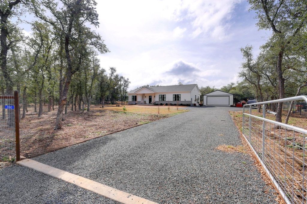 200 Rust Ranch RD, Blanco, TX 78606