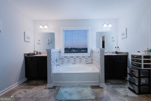 118 Loganberry Lane NE, Ludowici, GA 31316