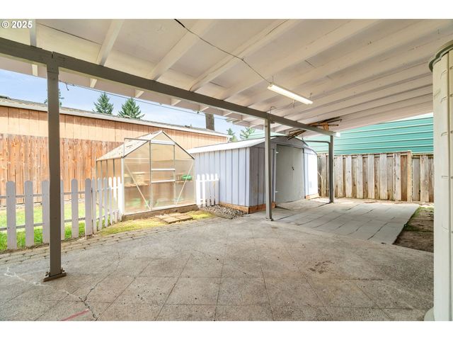 12815 Se MILL St, Portland, OR 97233