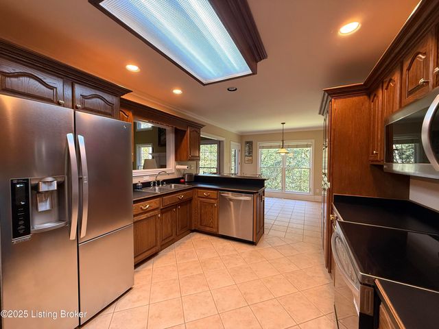 765 Wilderness Trail, Shepherdsville, KY 40165