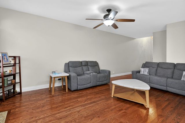 18104 Lake Shore Drive, Orland Park, IL 60467