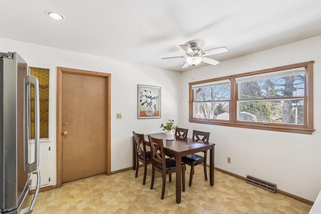 3254 S 121st STREET, West Allis, WI 53227