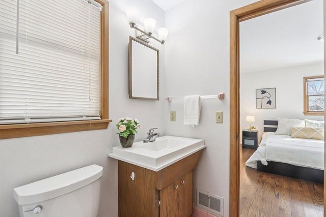 3254 S 121st STREET, West Allis, WI 53227