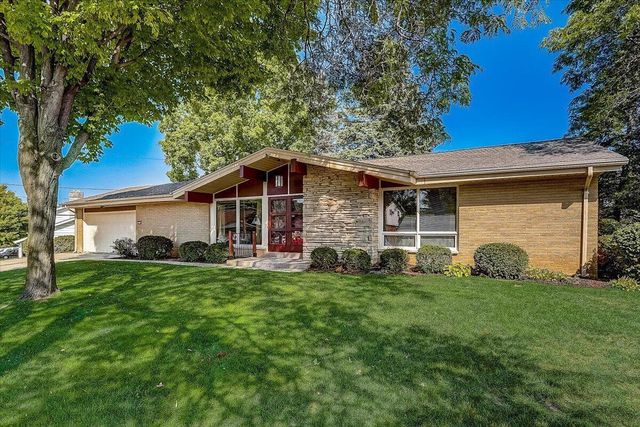 3254 S 121st STREET, West Allis, WI 53227