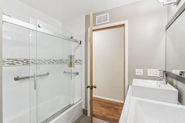 3254 S 121st STREET, West Allis, WI 53227