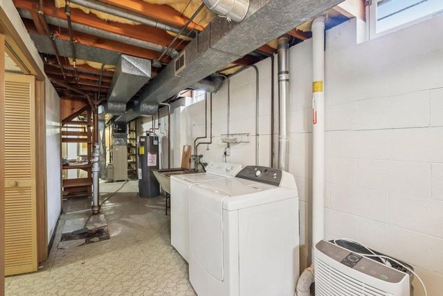 3254 S 121st STREET, West Allis, WI 53227