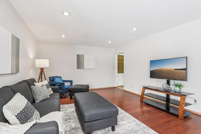 3254 S 121st STREET, West Allis, WI 53227