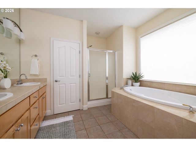 15829 Se BYBEE Dr, Portland, OR 97236