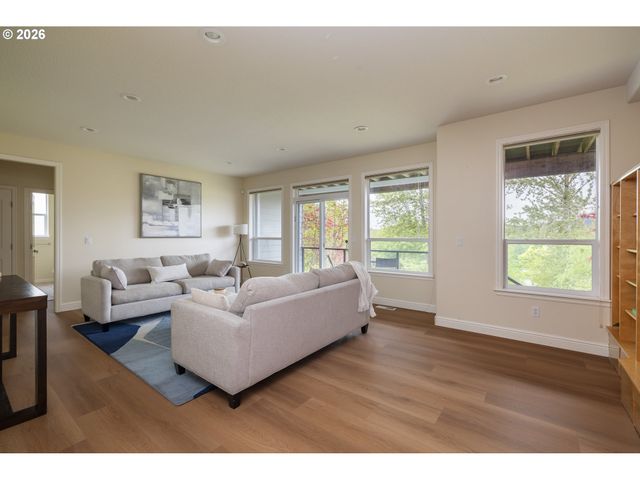 15829 Se BYBEE Dr, Portland, OR 97236