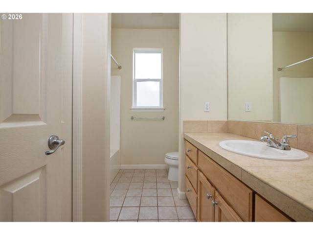 15829 Se BYBEE Dr, Portland, OR 97236