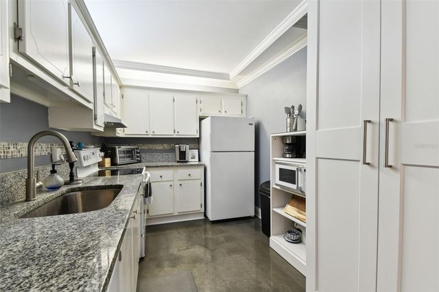 255 DOLPHIN POINT 207, Clearwater Beach, FL 33767