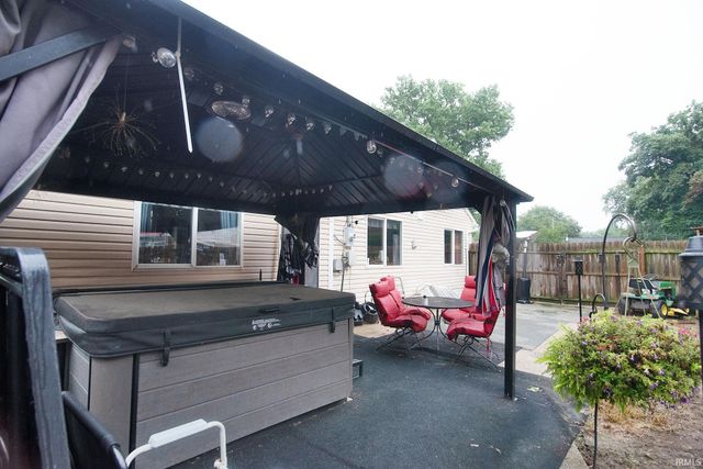 806 Courtney Drive, New Haven, IN 46774
