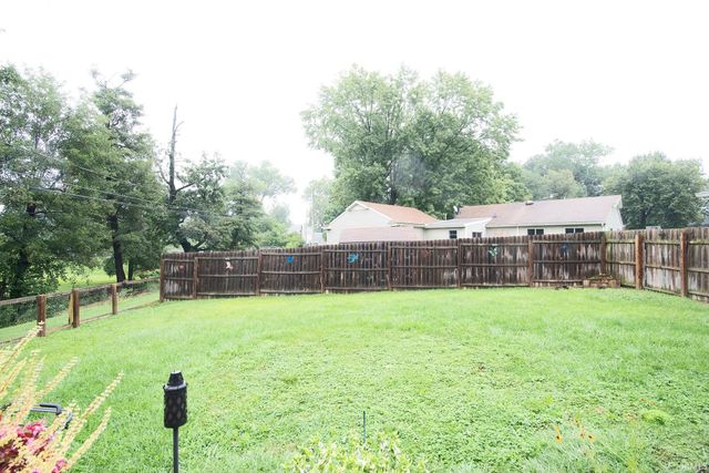 806 Courtney Drive, New Haven, IN 46774