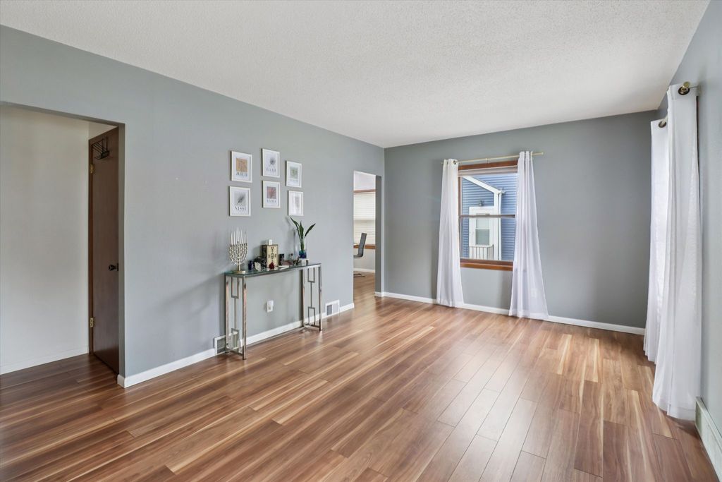 1617 61st Street, Des Moines, IA 50322