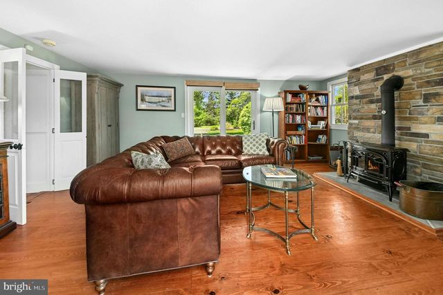 2481 CHURCH LN, Kintnersville, PA 18930