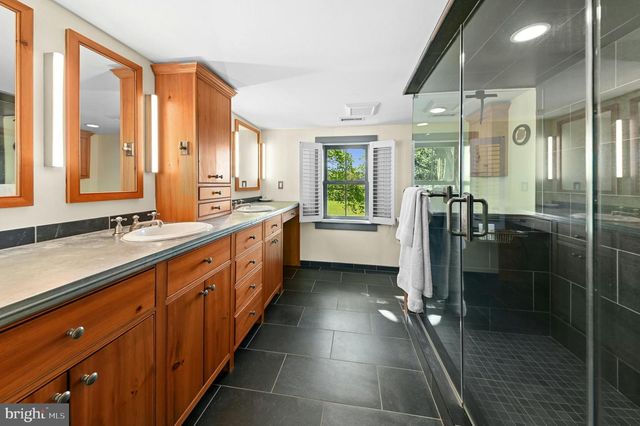 2481 CHURCH LN, Kintnersville, PA 18930