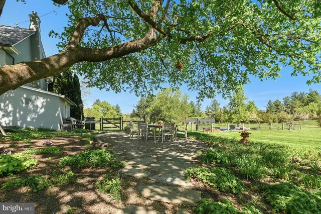 2481 CHURCH LN, Kintnersville, PA 18930