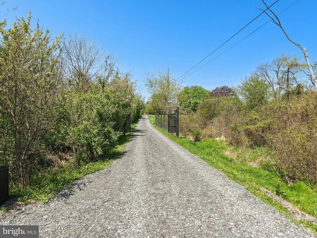 2481 CHURCH LN, Kintnersville, PA 18930