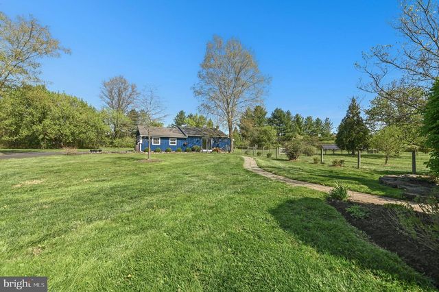 2481 CHURCH LN, Kintnersville, PA 18930