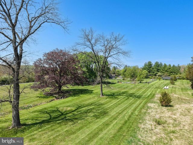 2481 CHURCH LN, Kintnersville, PA 18930