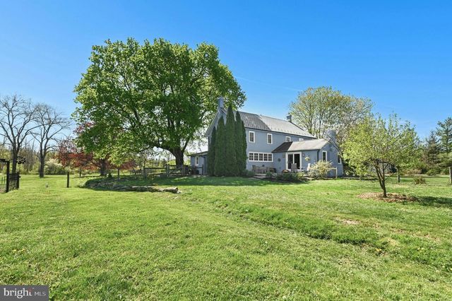2481 CHURCH LN, Kintnersville, PA 18930