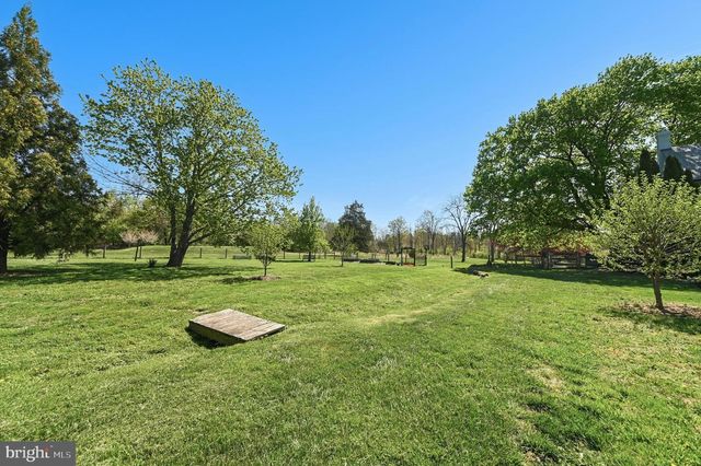 2481 CHURCH LN, Kintnersville, PA 18930