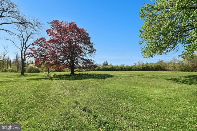 2481 CHURCH LN, Kintnersville, PA 18930