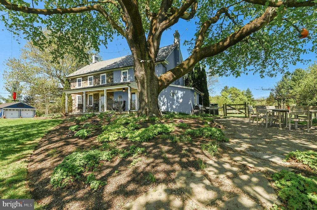 2481 CHURCH LN, Kintnersville, PA 18930