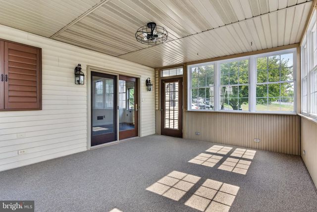 5 VILLAGE DR, Lititz, PA 17543