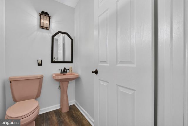 5 VILLAGE DR, Lititz, PA 17543