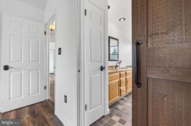 5 VILLAGE DR, Lititz, PA 17543