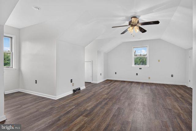 5 VILLAGE DR, Lititz, PA 17543